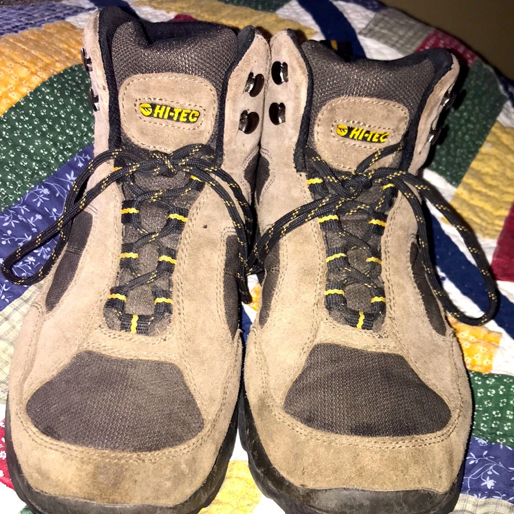 HI-TEC Men’s hiking boots 🥾!!!! Gently used!